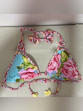 Vintage girl star bikini with rose design